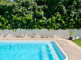 Pool Villa Lagonisi 5min from Beach，位于科洛皮奥的酒店