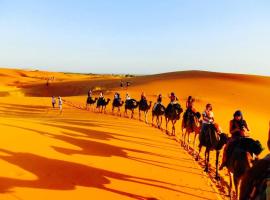 Enjoy Moda Camp Merzouga tours- Camel sunset sunrise Quad Sunboarding ATV，位于梅尔祖卡的酒店