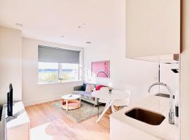 LUXX Apartment & Suites, London Heathrow Airport, Terminal 4, Piccadilly underground Train station nearby!，位于New Bedfont的公寓