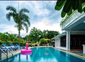 Golden Golf Garden Pool Villa