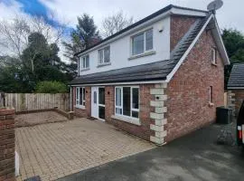 Sullatober House with hot tub and games room