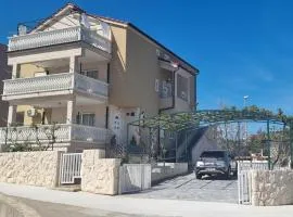 Apartments Ćosic