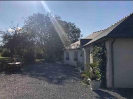 Maison avec parc arboré entre terre et mer，位于Hudimesnil的酒店
