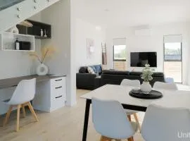 Modern Howick Town House Fibre WiFi Netflix