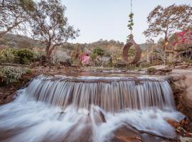 ธารทอง ลอดจ์ Tharnthong Lodge，位于Ban Pang Champi的山林小屋