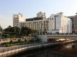 Grand Kingsgate Jaddaf Waterfront Hotel by Millennium