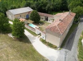 Moulin de Bellicout，位于Charmé的酒店