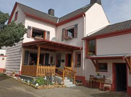 Casa Schöenblick & E-Ladestation，位于拉恩河畔林堡的度假屋
