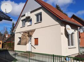 Klimatisiertes Ferienhaus in Bükfürdö mit Garten，位于比克的酒店