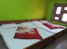 Hotel Gayatri Guest House Haridwar Near Railway Station - Ganga Ghat - Best Hotel in Haridwar