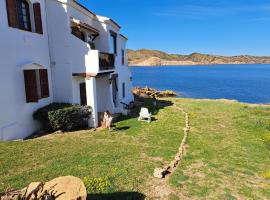 Casa con jardin ,vistas al mar y atardecer en Playas de Fornells，位于埃斯·梅卡达尔的家庭/亲子酒店