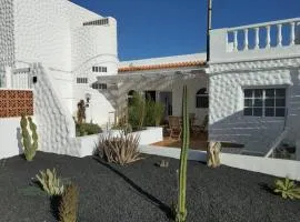 Lovely house Fuerteventura, cactus garden*sea view