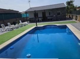 Chalet con piscina en escalona，位于托莱多的别墅