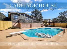 Lake Hamilton Carriage House 5BR; 3.5BA Sleeps 17!，位于温泉城的带停车场的酒店