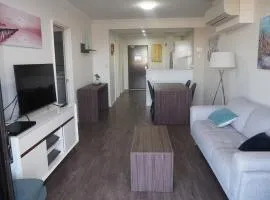 Lovely 2 Bedroom Serviced Apartment & Free Parking