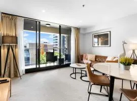 CBD 1BR Apt-104 North Terrace-Walkable CityView