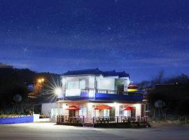 Yeongduk Blue Beach Pension，位于Yeongdeok的酒店