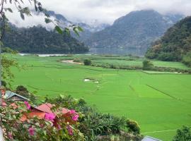 Pac Ngoi Village's homestay (Ba Be Lake)，位于北市的山林小屋