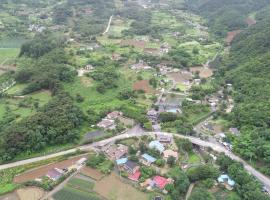 Danyang Pinwheel Chiyu Village Pension，位于丹阳的酒店