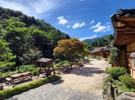 Gapyeong Dume Mountain Pension，位于加平的酒店