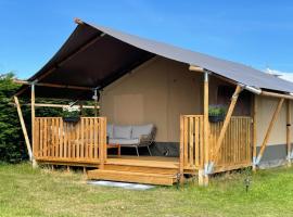 Luxury safari tent with private bathroom，位于霍勒姆的豪华帐篷