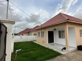 3 bedroom, free Wi-fi, Aircon & Hot water