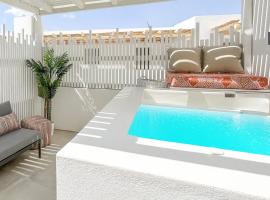 Joelia suite in Naousa Paros with private jacuzzi!，位于纳乌萨的酒店
