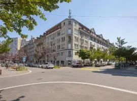 Urban Oasis with Queen Bed and View BE-54