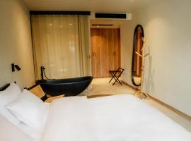 Hotel 1920，位于波德戈里察的带停车场的酒店