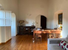 Apartamento en Casa del Siglo XVI con caballos，位于Ametlla的酒店