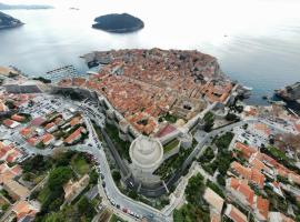 Dubrovnik house - Leni，位于Komolac杜布罗夫尼克 ACI 滨海附近的酒店