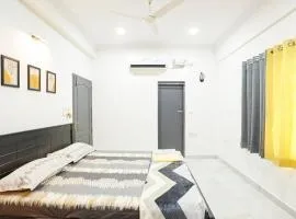Luxury Room @ Banjarahills Near Care hospitals