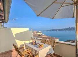 Laetitia Salò-Historic center near Lake - Happy Rentals