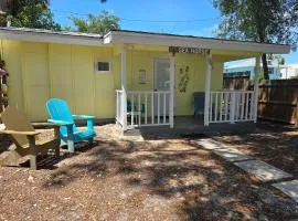 Seahorse - Tiny Home 1.2 Mi, 2 Beach Kitchen W & D Queen Bed