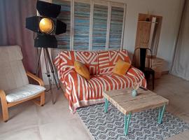 Appartement 4 pers proche Fayence et Tourrettes，位于图雷特的酒店