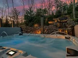 Mega Spa, Fire Pit, Views, sleep 18, Arcade, Karaoke, Gaming System