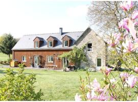 Maison familiale, 15 pers, 7 chambres, piscine, déco soignée，位于Bais的酒店