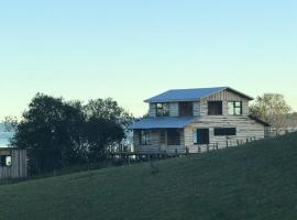 ARRIENDO DIARIO PUQUELDON-CHILOE, SECTOR PLAYA LINCAY，位于Puqueldón的酒店