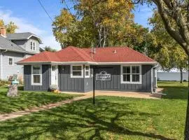 Hickory Hideaway- Dock on Lake Winnebago