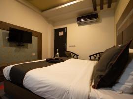 Pearl Inns Executive Near Phoenix Marketcity - Viman Nagar，位于Yeraoda的酒店