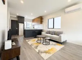 Modern 3-bds townhouse in South Auckland