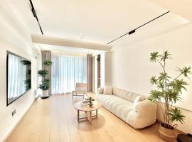 Pikkie Designer's Stylish Three Bed Room Apartmemt，位于张家界的酒店