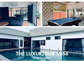 The Luxurious 1256, A Famosa Melaka，位于Kampong Alor Gajah的带泳池的酒店