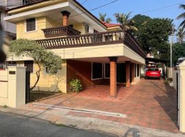 Spacious 3bhk home (villa) in Kochi，位于科钦的酒店