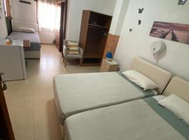Marina's Rooms Xrisopolitissa Larnaca，位于拉纳卡的民宿