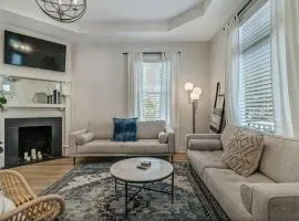 Elegant 2 BR apt in the heart of historic SPR - 5 min drive to TIAA Bank Field