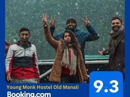 Young Monk Hostel & Cafe Old Manali，位于马拉里的青旅