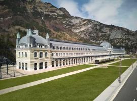 Canfranc Estación, a Royal Hideaway Hotel - Gran Lujo，位于坎弗兰克埃斯塔西翁的酒店