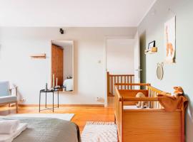 Authentic house with playroom and infrared sauna，位于比尔曾的酒店