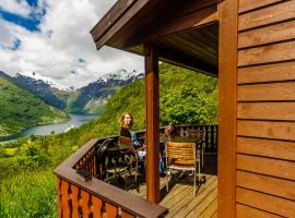 FOSSEN CAMPING，位于盖郎厄尔峡湾的山林小屋